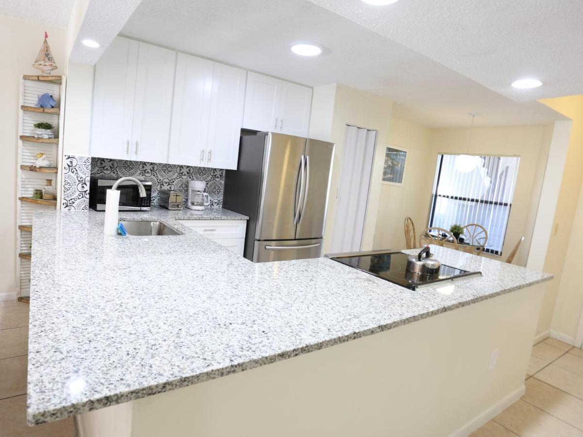 4330 Shorewalk Lakeview Condo Close To Img And Beach 브레던톤 외부 사진