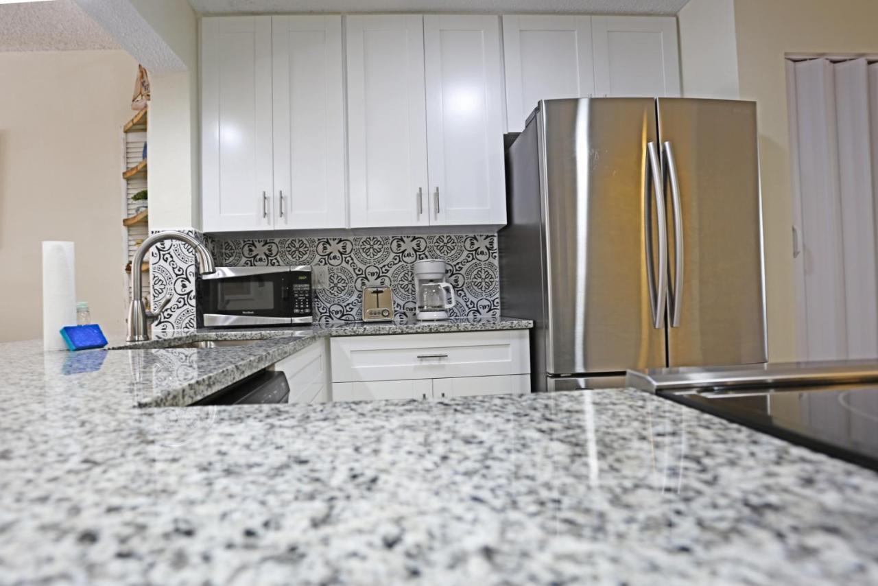 4330 Shorewalk Lakeview Condo Close To Img And Beach 브레던톤 외부 사진